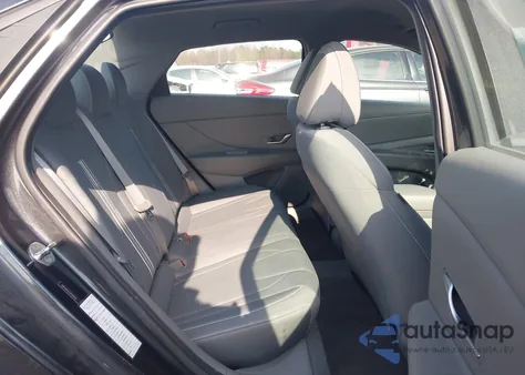 2023 Hyundai Elantra Sel z USA, uszkodzony, nr VIN 5NPLM4AG1PH104353